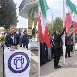 🇮🇷 تجدید میثاق دانشگاهیان علوم پزشکی کرمانشاه با آرمان‌های شهدا در آیین برافراشتن پرچم جمهوری اسلامی ایران